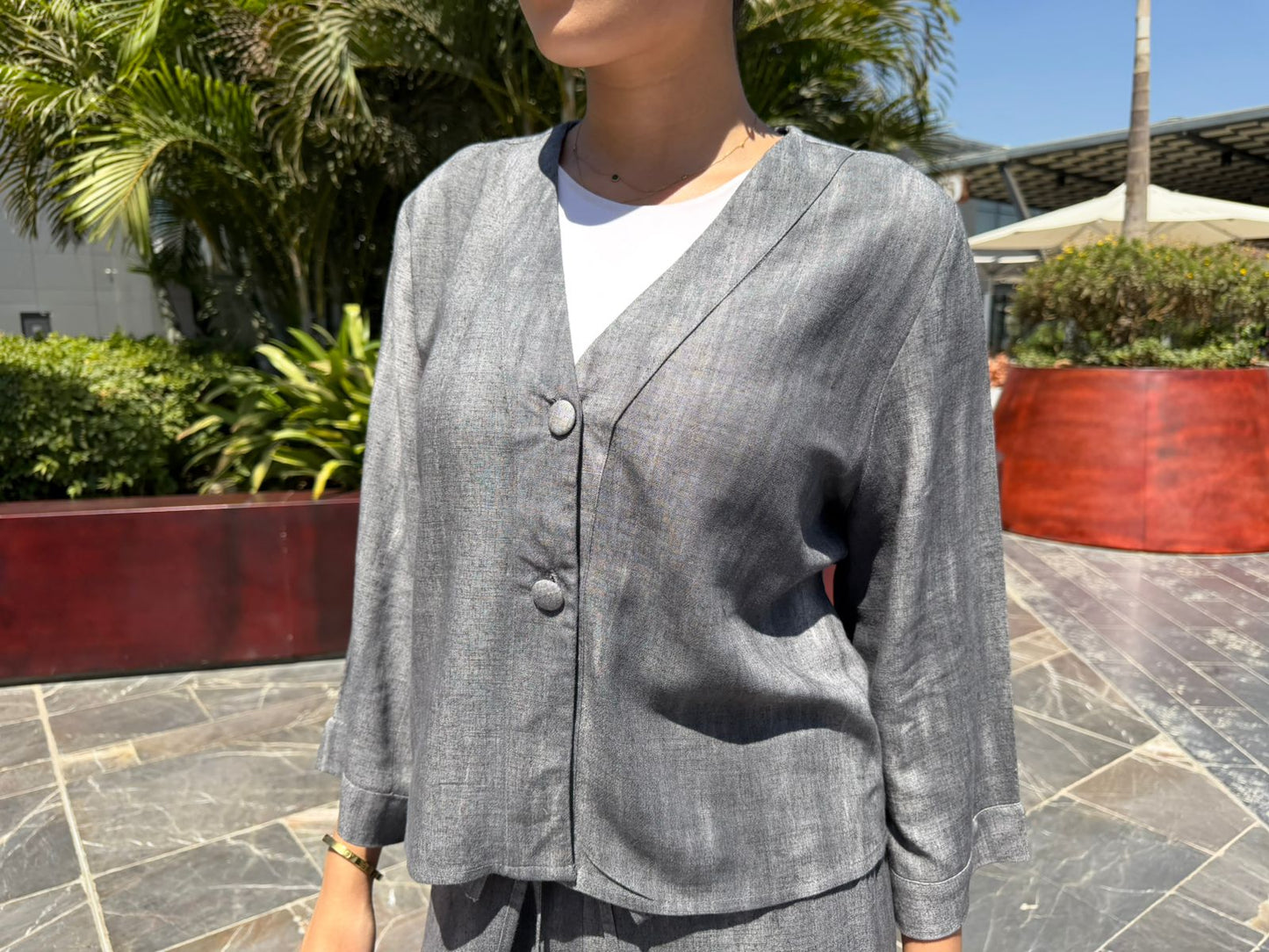 Escape set in grey