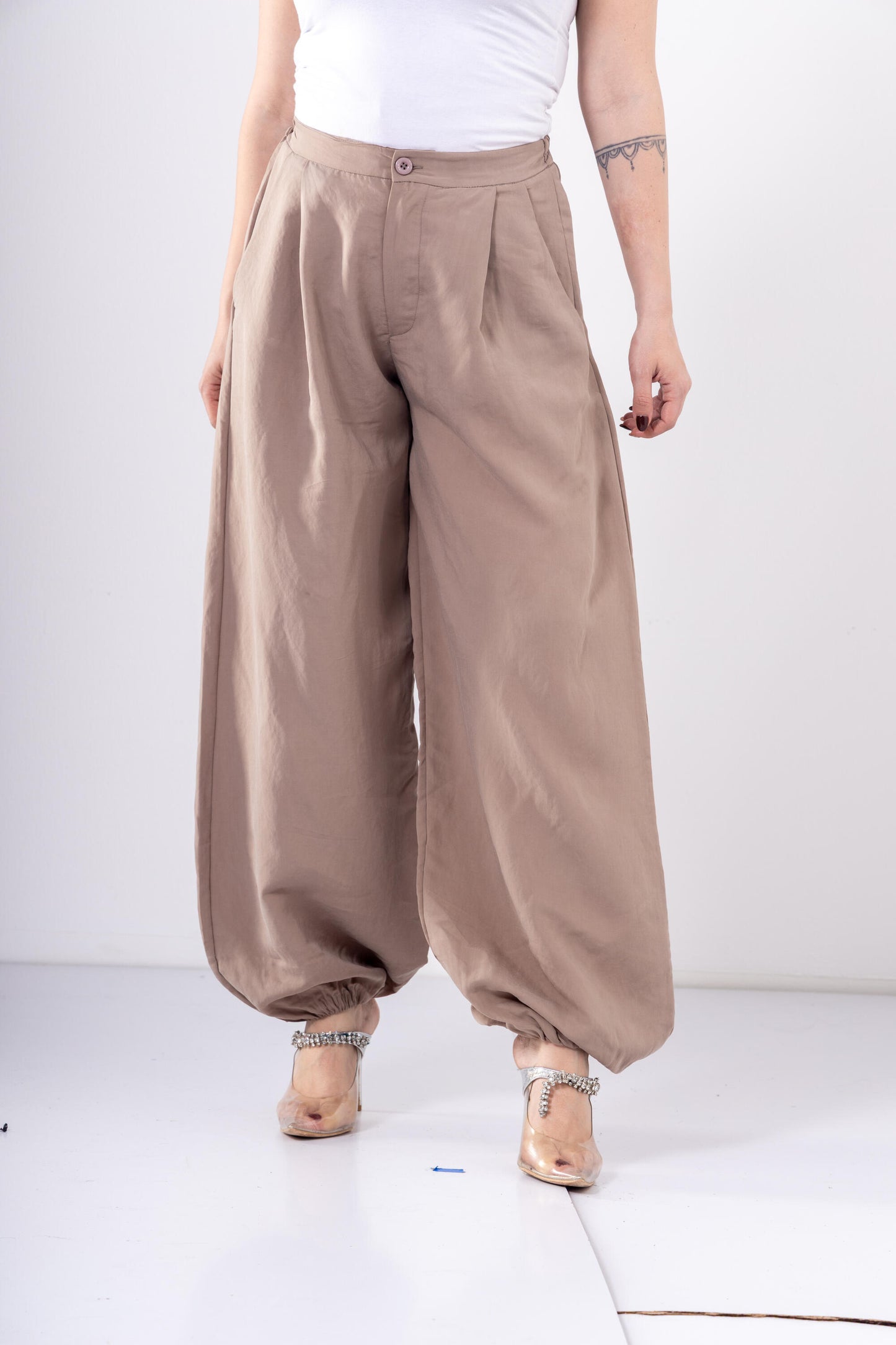 Pleated Balloon Pants In Cafe