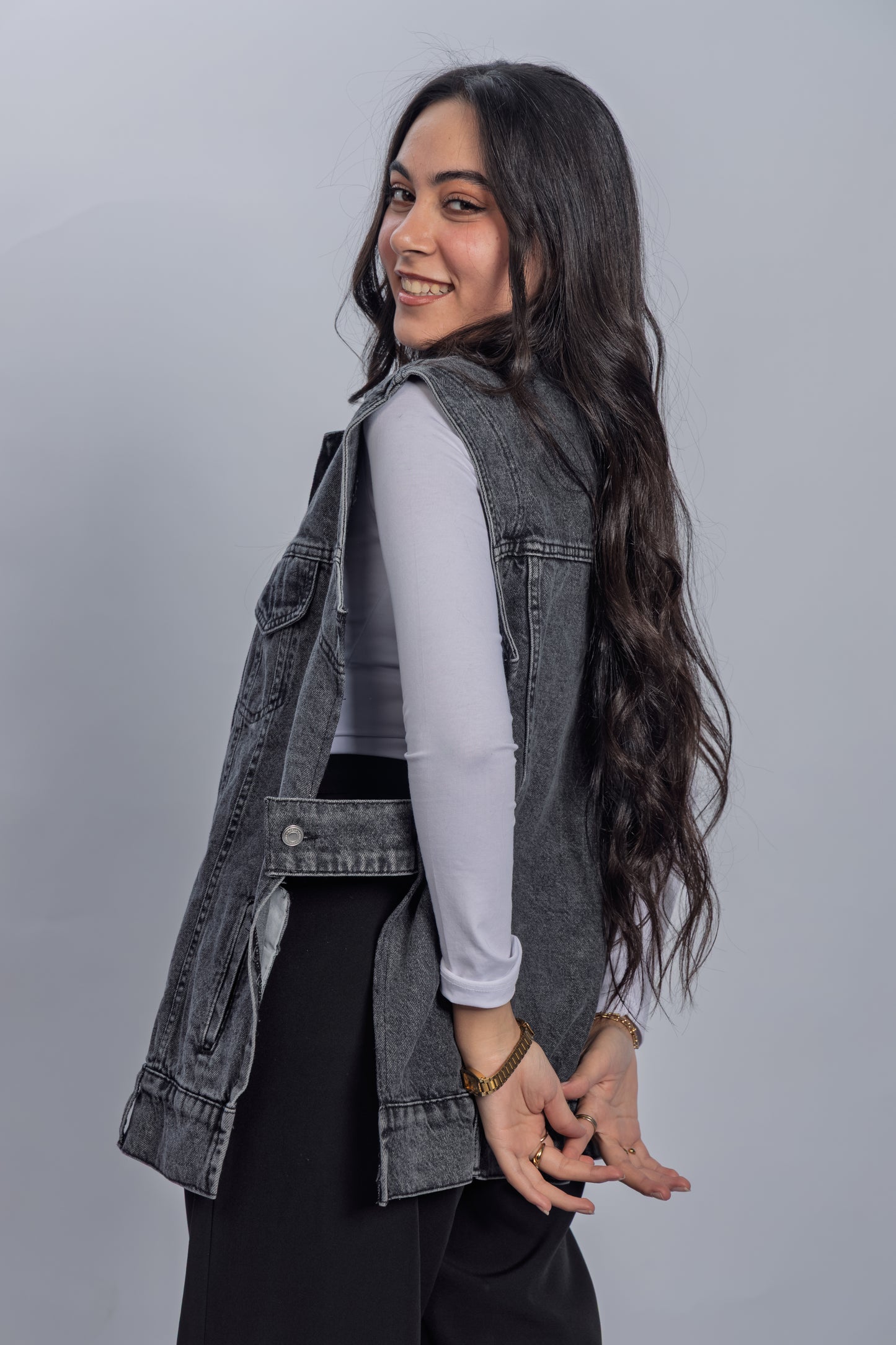 Urban Flow Vest in charcoal