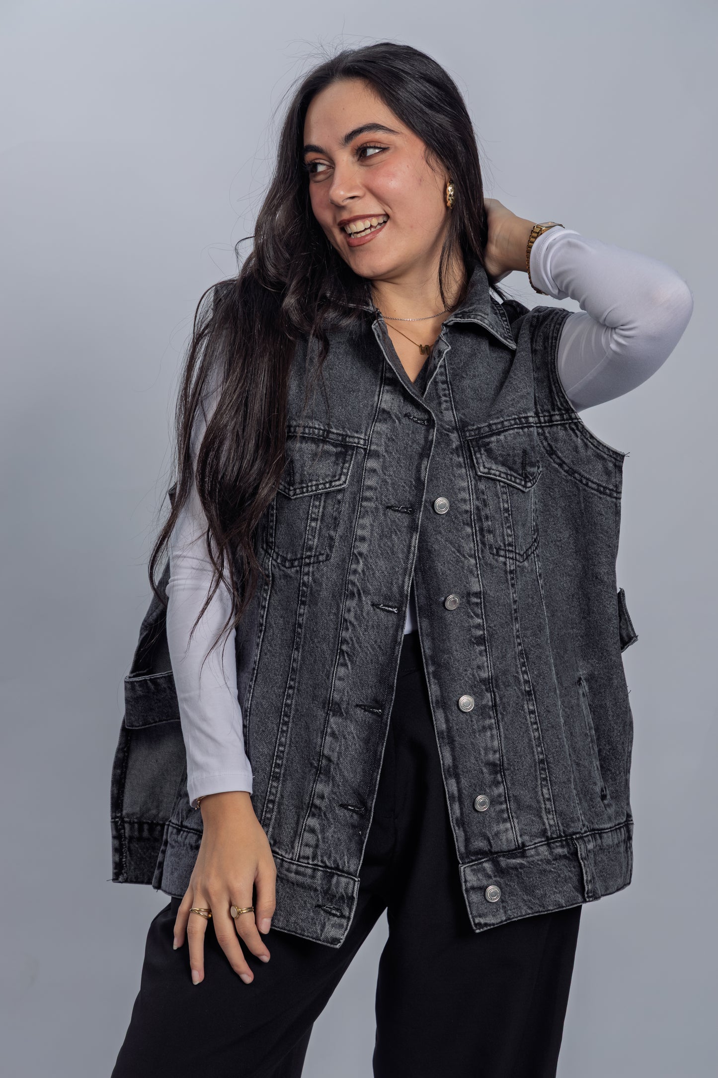 Urban Flow Vest in charcoal