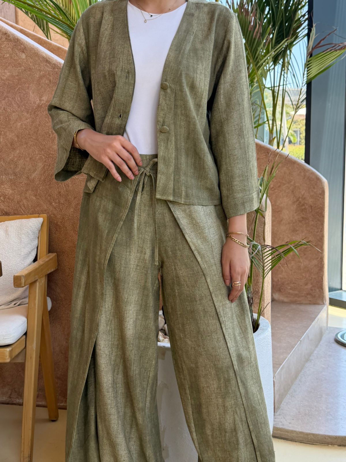 Escape set in olive