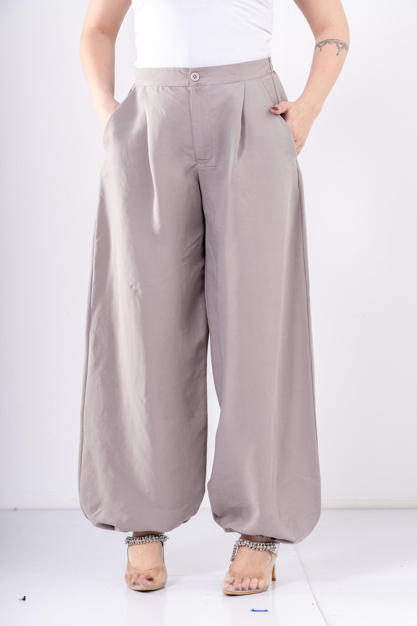 Pleated Balloon Pants In Grey