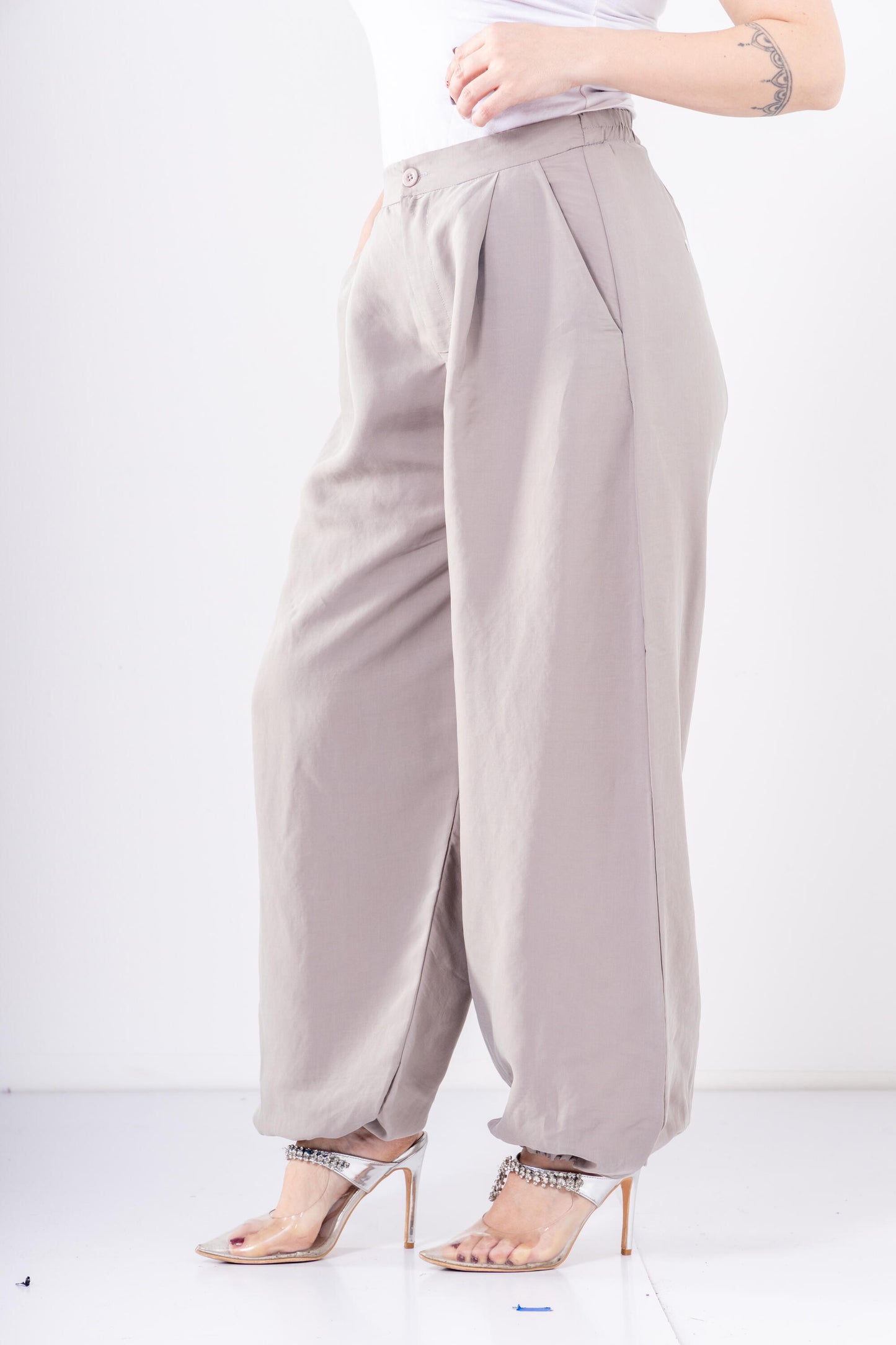 Pleated Balloon Pants In Grey