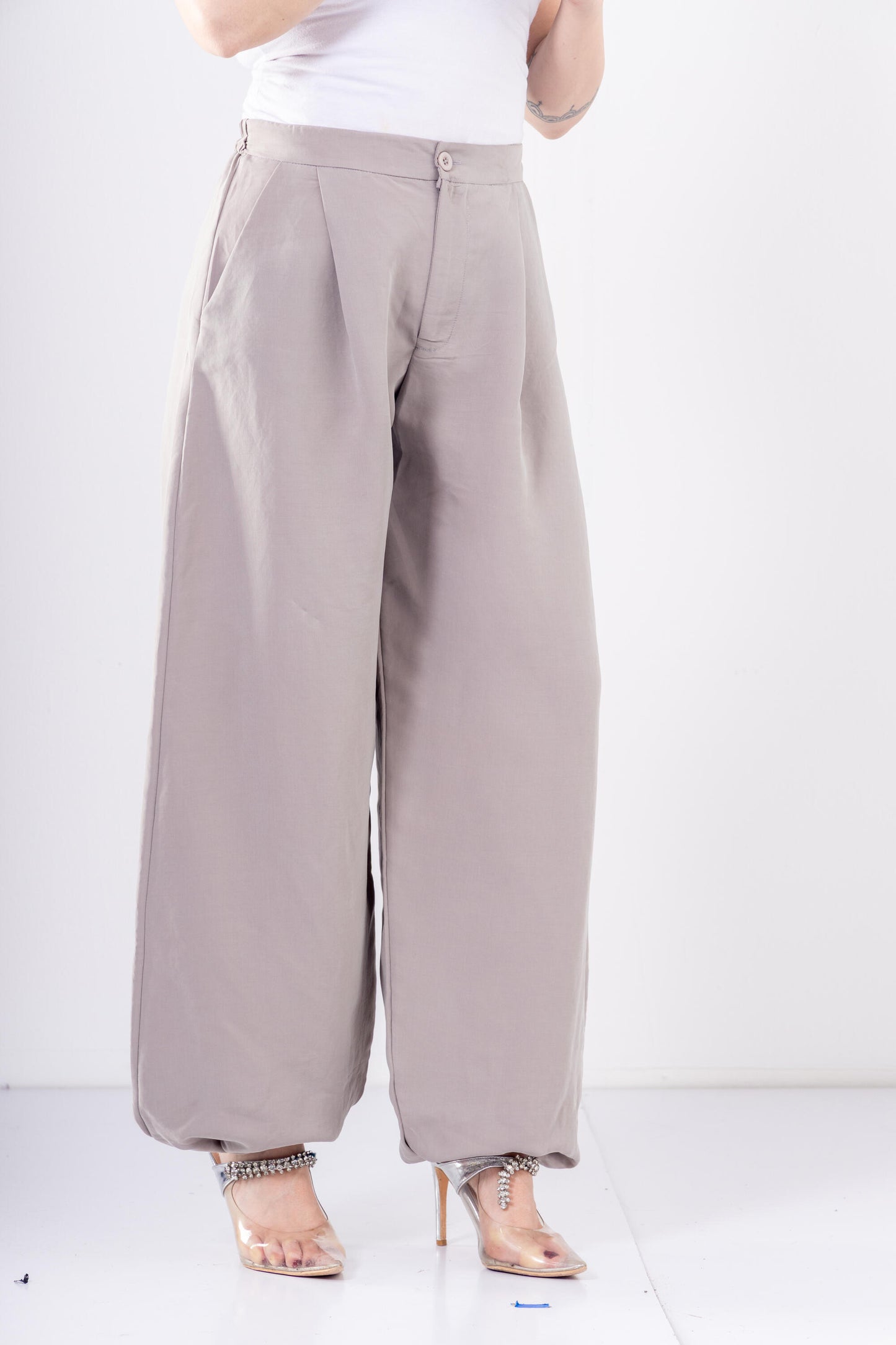 Pleated Balloon Pants In Grey