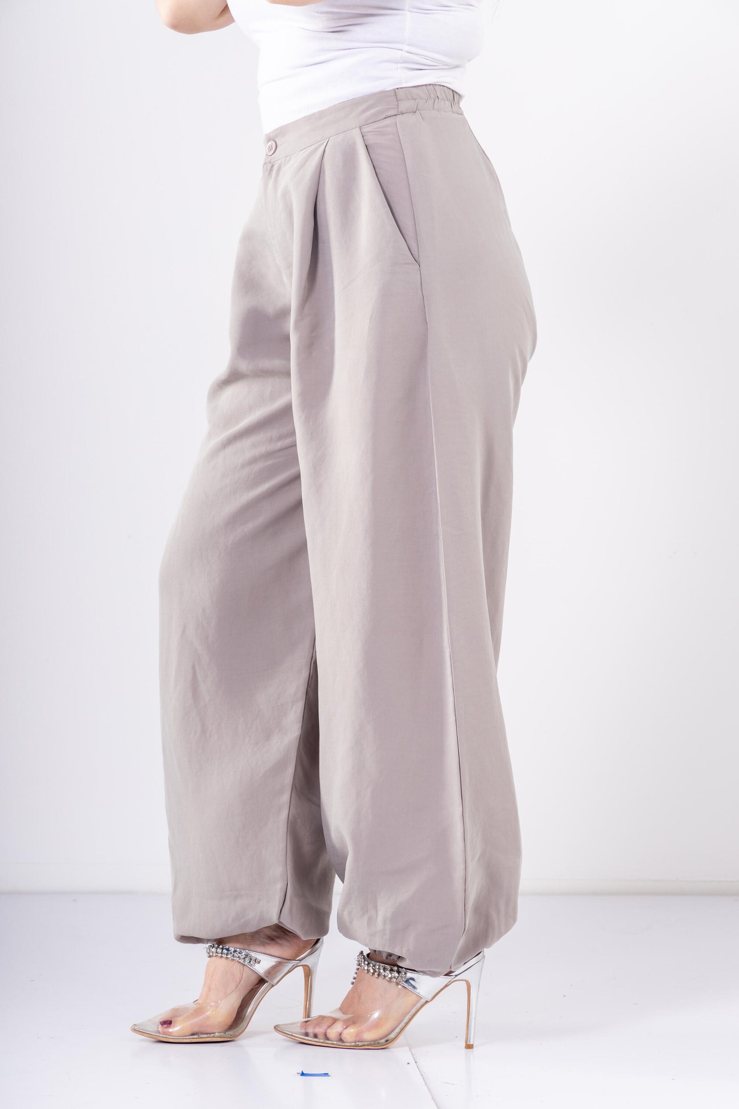 Pleated Balloon Pants In Grey