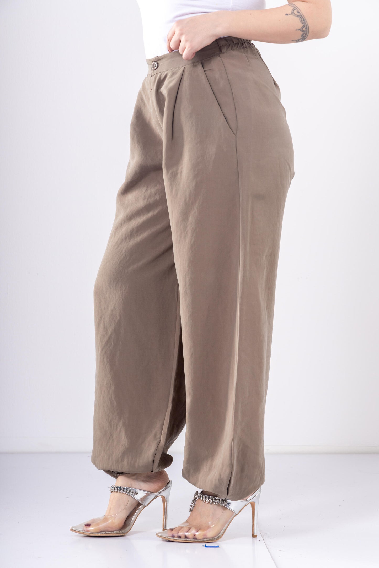 Pleated Balloon Pants In khaki
