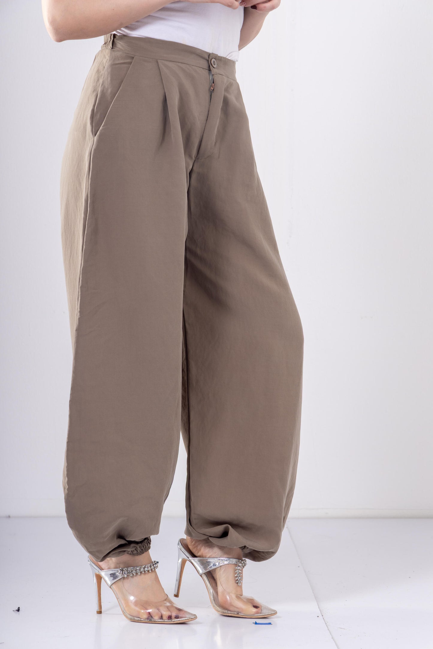 Pleated Balloon Pants In khaki