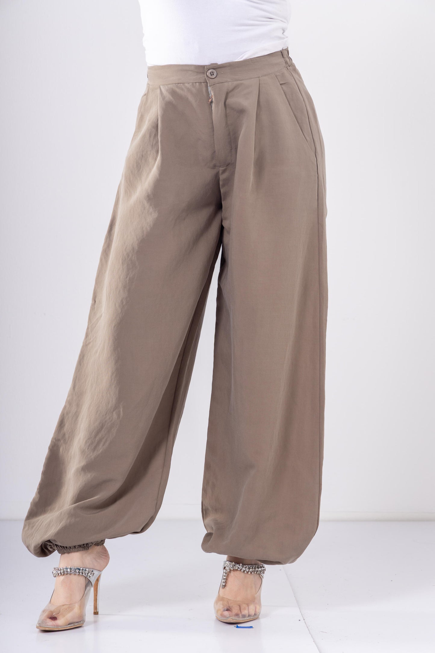 Pleated Balloon Pants In khaki