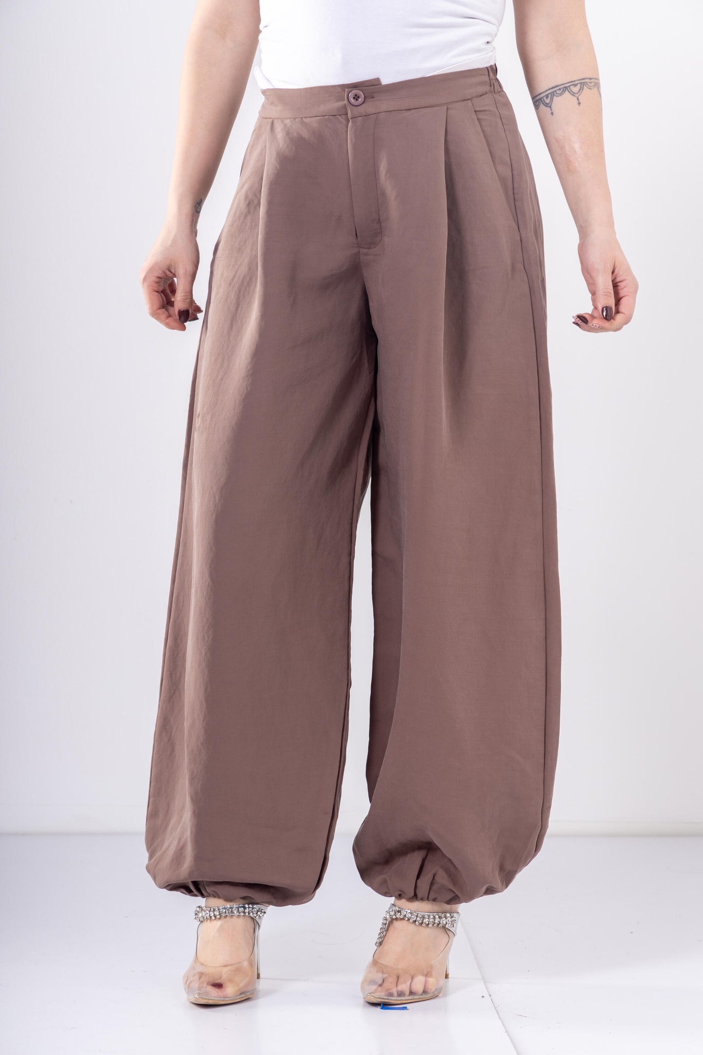 Pleated Balloon Pants In Brown