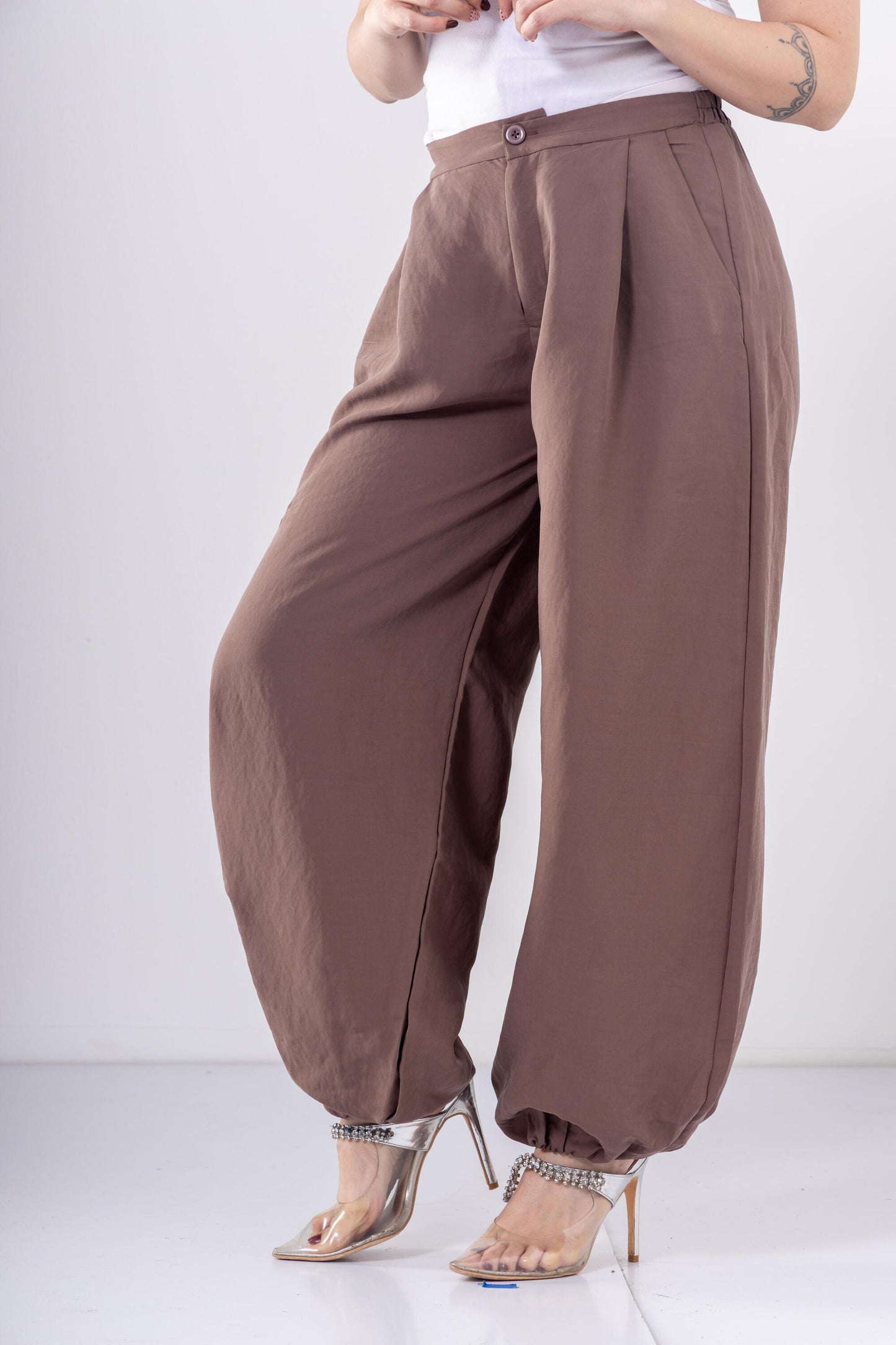 Pleated Balloon Pants In Brown