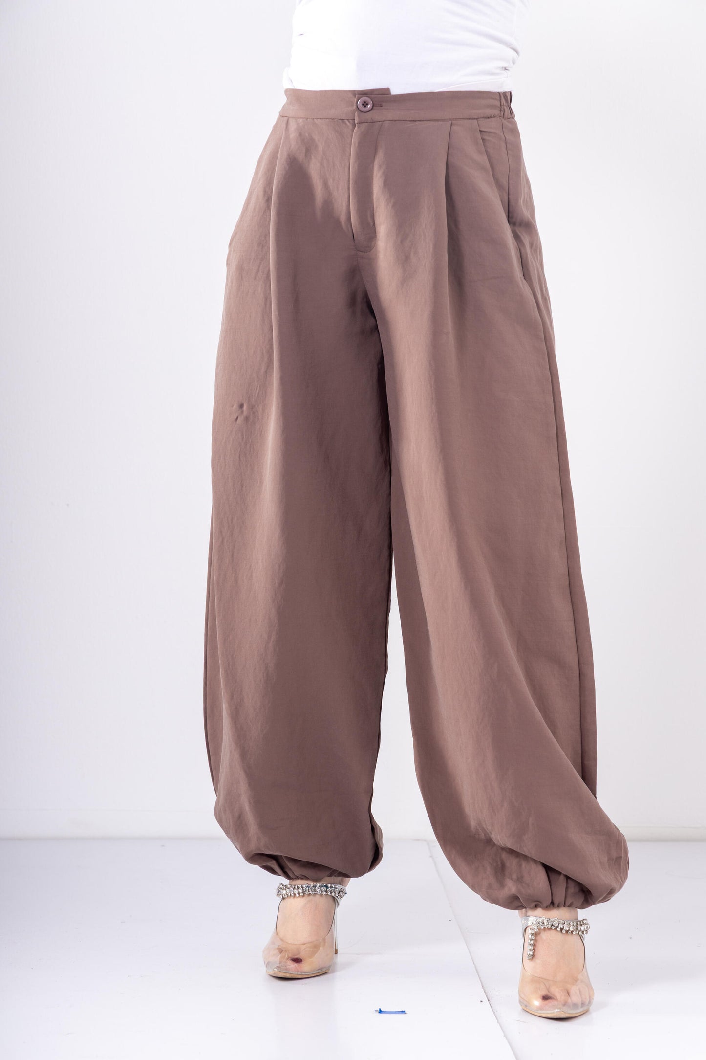 Pleated Balloon Pants In Brown